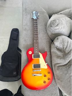 Cherry Sunburst Epiphone Les Paul 100