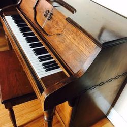 Pianola/ 12 Music rolls Included 