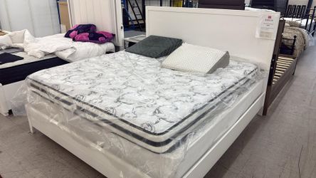 Ashley binterglen king panel bed , foundation and mattress - display discount