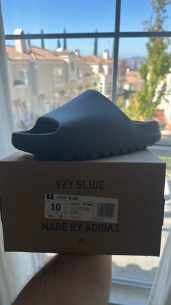 Yeezy Slides 10 M Brand New