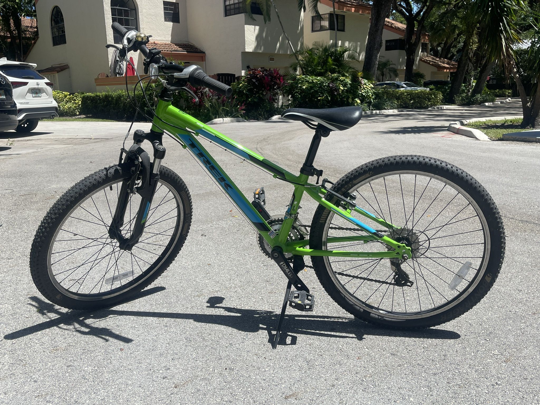 Trek MT 220 24” wheel Kids Mountain Bike for Sale in Hollywood, FL