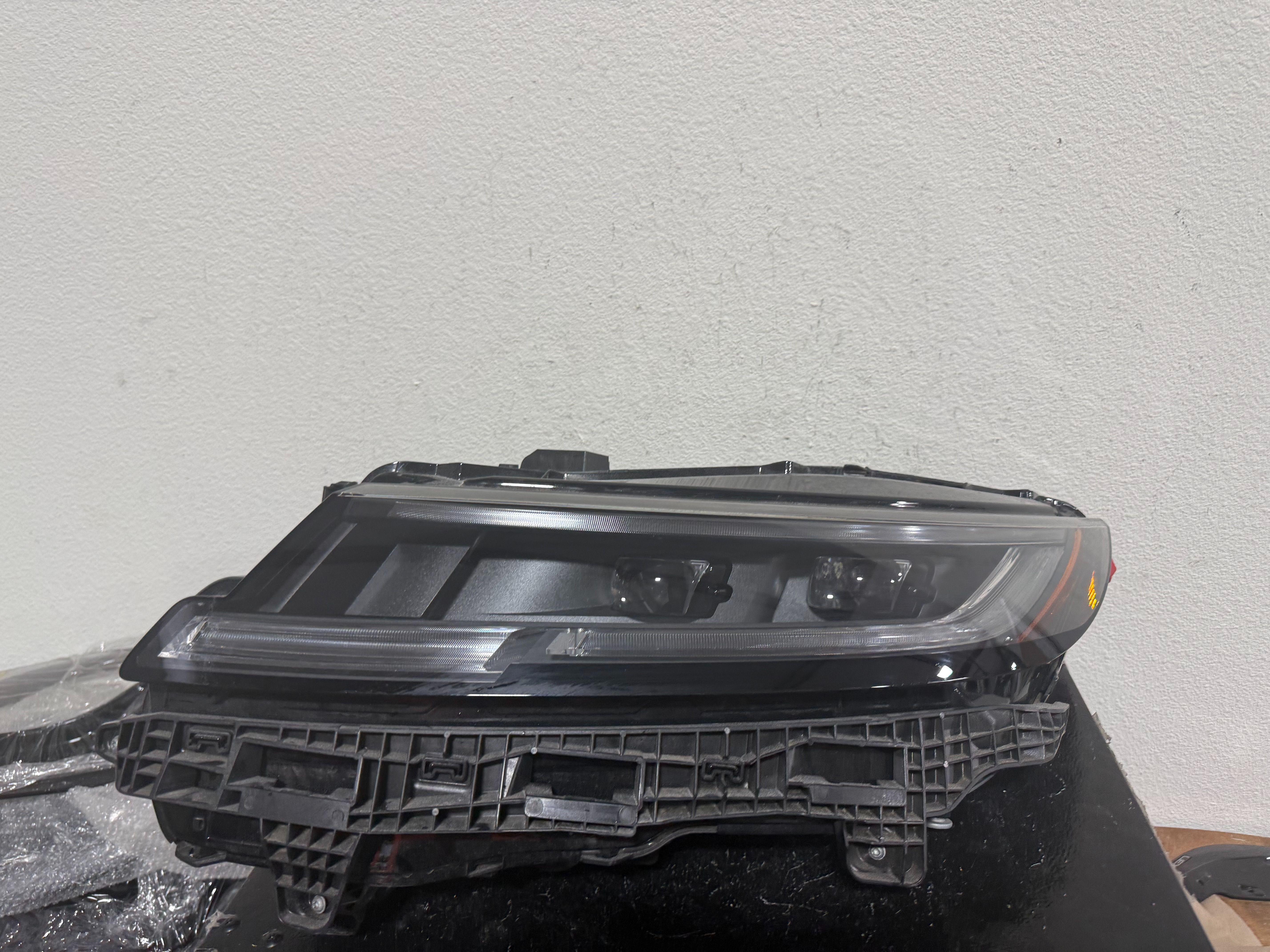 RANGE ROVER SPORT LEFT HEADLIGHT 2024