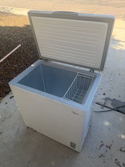 Midea 7.0 Cu.ft Chest Freezer