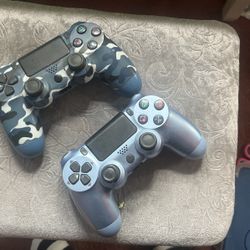 2 PS4 Controllers