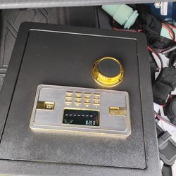 Very Nice Personal Safe With Key And Electric Passcode