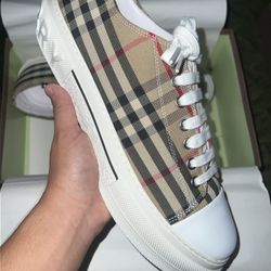 New Burberry Shoes Size 9