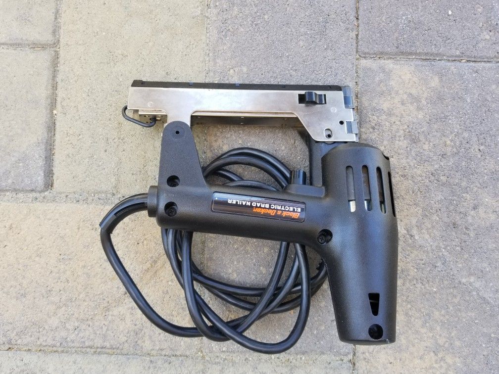 Black & Decker Electric Brad Nailer model 9720 w/2,300 1" Brad Nails
