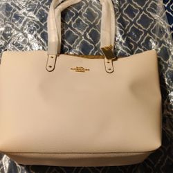New with tags, great Valentine's Day Gift, COACH CITY TOWN TOTE W/ SIGNATURS C'S INTERIOR PURSE HANDBAG WHITE F76637 $100