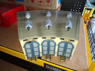 Marklin Trains Engine Houses & Turntable