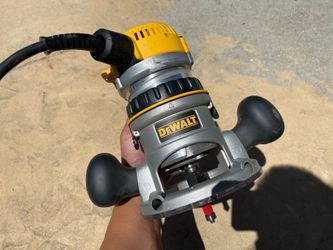 DeWalt DW618 2-1/4 HP Variable Speed Router - Like New