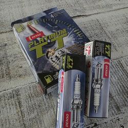 New Denso Platinum Spark Plugs For Acura TL, MDX, RL and Honda Accord 