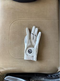 Brand new Medium TaylorMade right hand glove