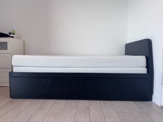 IKEA FLEKKE daybed + 2 ZINUS memory foam mattresses