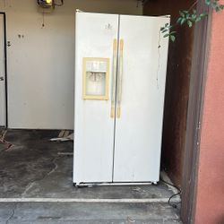 Free Fridge Works Well