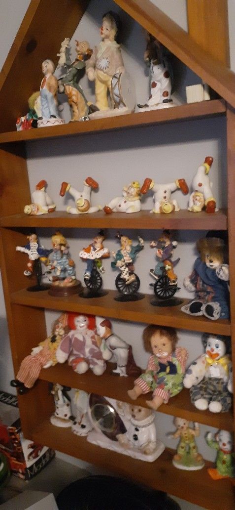 SMALL CLOWN COLLECTION SOME ARE 12" TALL .CLICK ON PICTURE YOU WILL GET FULL PICTURE SIZE