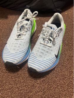 Men’s Nike shoes size 11