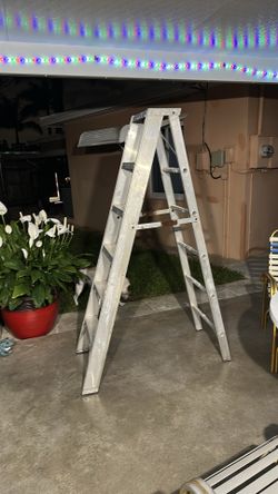 6 foot ladder - Aluminum