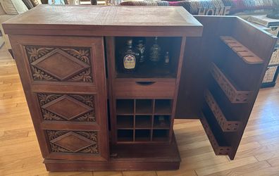 Fold-out Bar