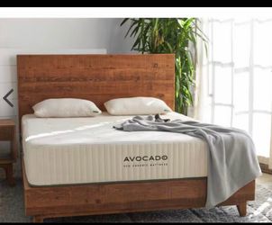 Avocados Green Organic Mattress – Queen, Excellent Condition- Like New