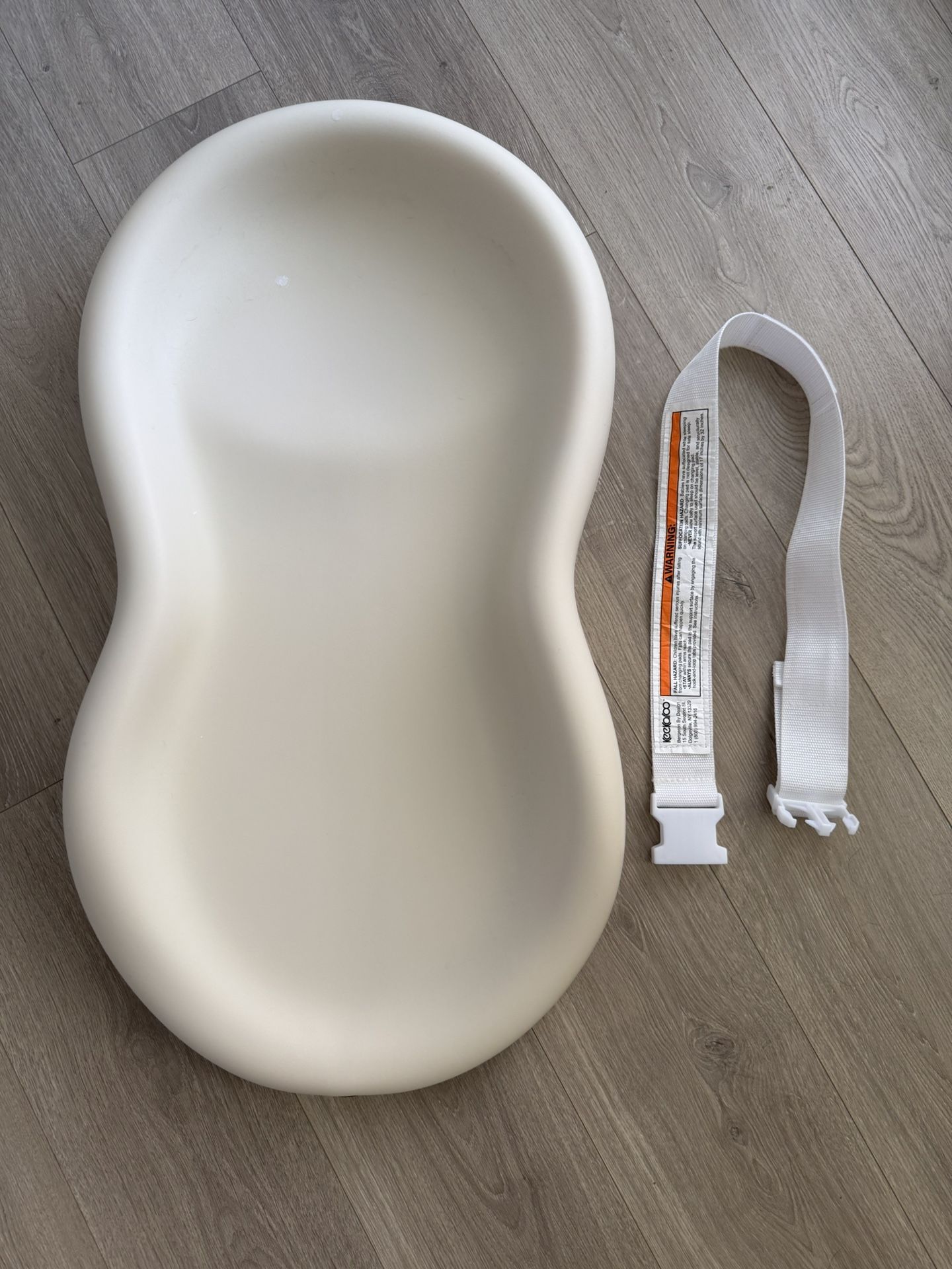 Infant Changing Pad with Safety Strap – Excellent Condition