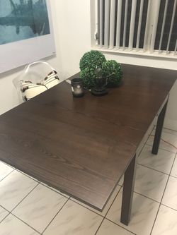 Dining Table with built in extensions fits 6 comfortably 75.00 or 100.00 with dining chairs great condition!