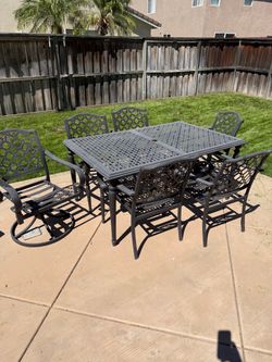 Outdoor table and 6 chairs