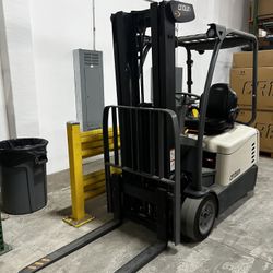 Crown SC 5200 Sit Down Forklift  (like New!)