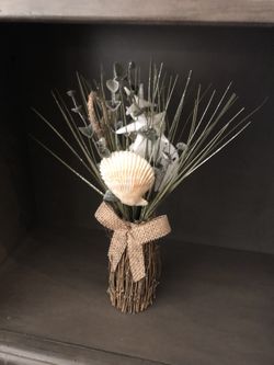 Shell vase decor