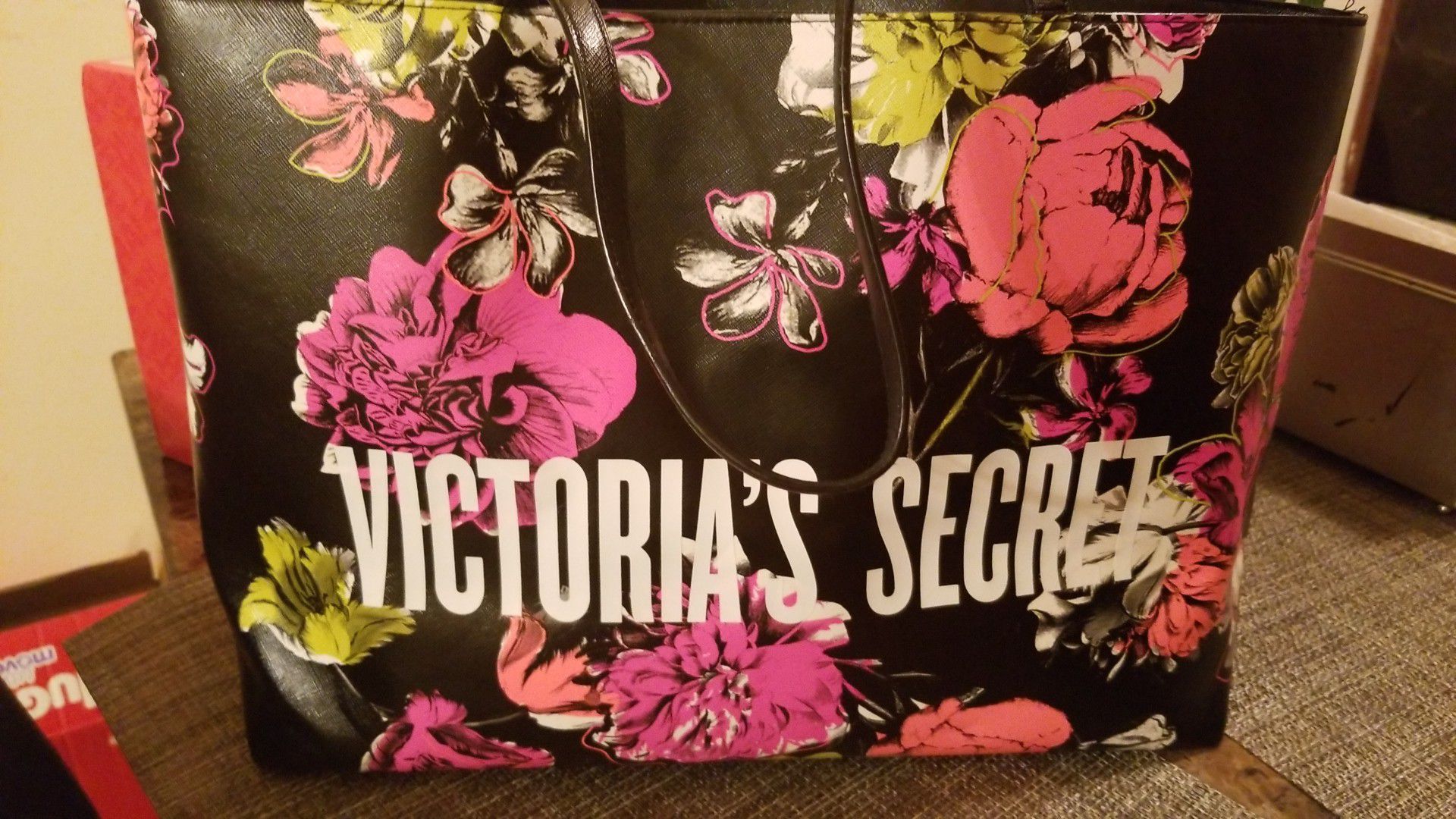 LIKE NEW!! Beautiful FLORAL VICTORIA'S SECRET tote bag &/or carry on bag
