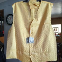 New Men's Dress Vest With Tie, Bow Tie And Handkerchief. Hablo Español.