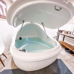 2017 Royal Spa F17081F Hot Tub Well Used but Ready to Relax You - Scranton, PA