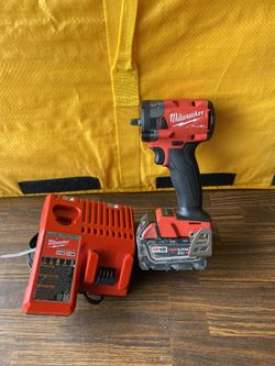 Milwaukee 18 V 3/8 stubby impact wrench combo
