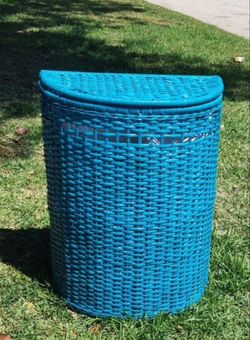 Hamper with liner, see 2 pics