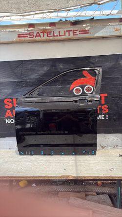 2021 Grand Cherokee Door Front Driver OEM 2026