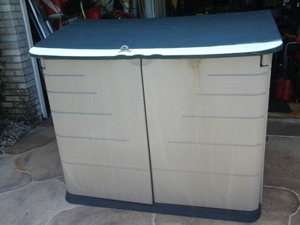Rubbermaid weatherproof Plastic storage shed 4ft tall 5ft ...