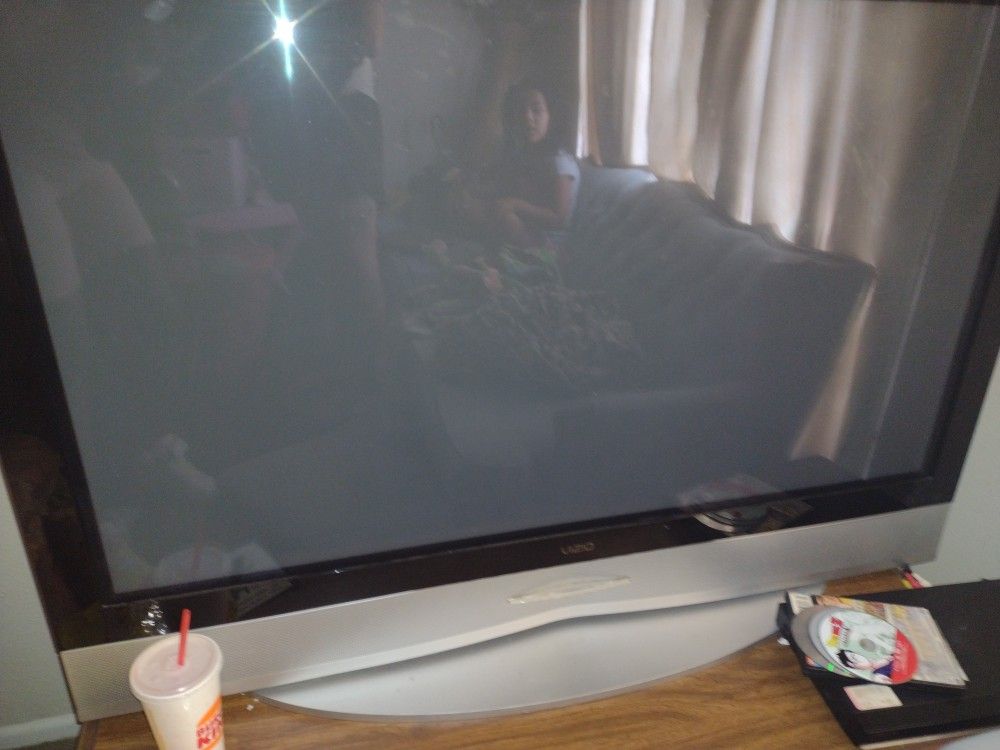 vizio-tv-older-model-black-not-forsure-how-many-inches-but-need-gone