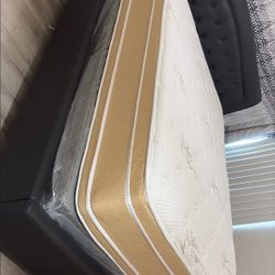 Bedroom Set W/ Queen Size Mattress 