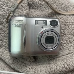 Camera coolpix 4100