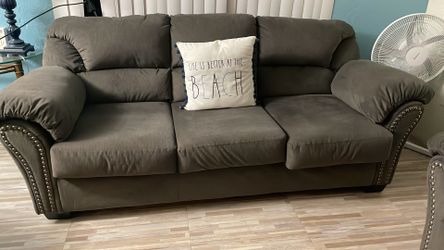 Living room couch , love seat , recliner asking 200$ for all .