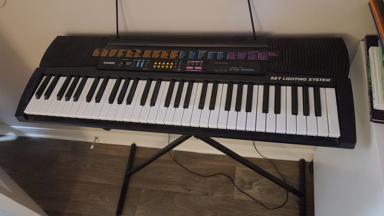 Casio CTK-520L Keyboard And Stand