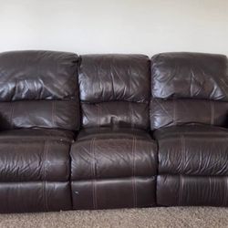 Free power recliner ( moving .. Need To Go By 10/14/2025