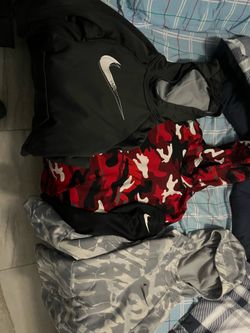 3 Nike hoodies (L kids)