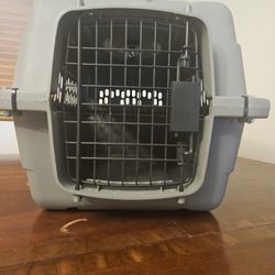 Hard-Sided Dog and Cat Kennel Single-Door Travel Pet Carrier with Metal Wire Ventilation 