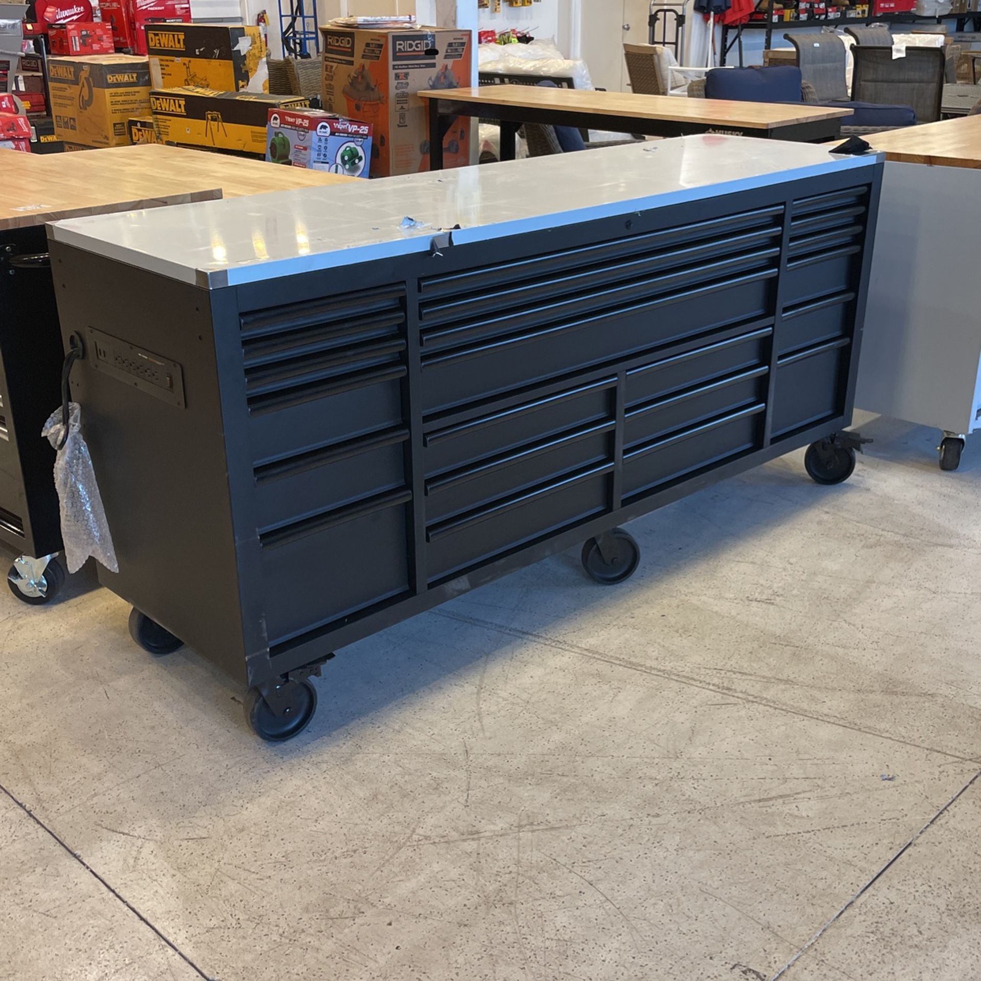 Husky 84 In W X 24 In D Heavy Duty 22 Drawer Mobile Workbench Tool Chest