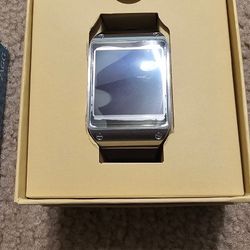 NEW SAMSUNG GALAXY GEAR V700 WITH NEW SCREEN PROTECTOR 