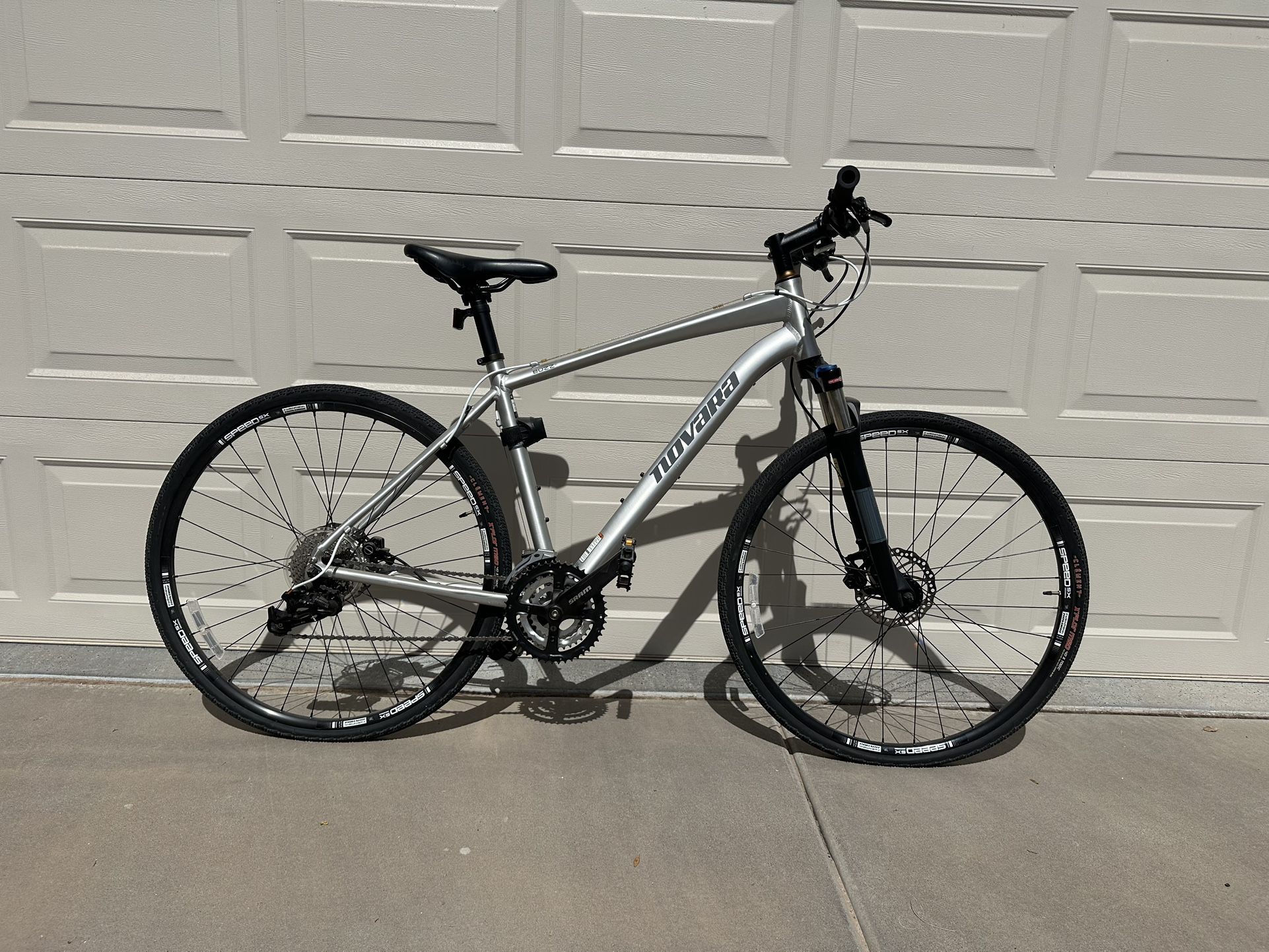 Novara Buzz 700c | 27 Gear Hybrid | 20 Inch Frame