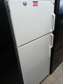 Hotpoint white top freezer refrigerator - Free delivery