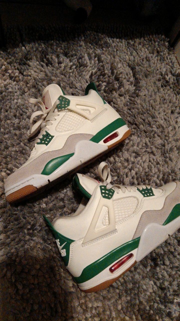 Jordan PineGreen 4s