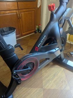 Pelaton 3rd Gen  (LIKE NEW)