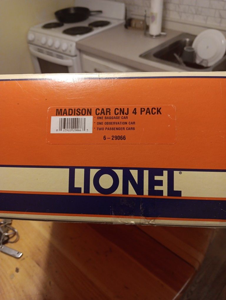 Lionel Trains 04 Pieces 100 Bucks
